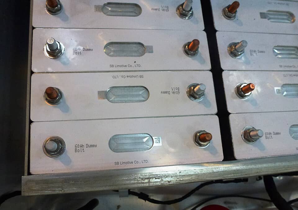 Khối pin lithium LFP ghép từ nhiều cell, thiết kế tương thích ngược cho các dòng xe Before All