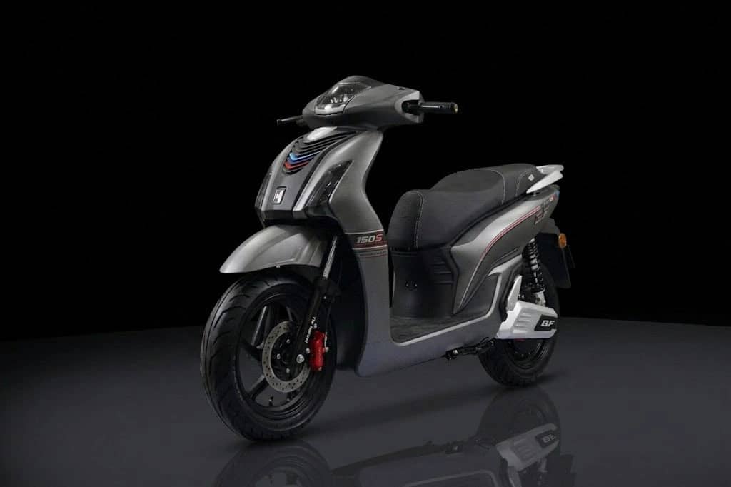 Before All BF150S màu xám chụp trên nền tối, nhìn chéo phía trước
