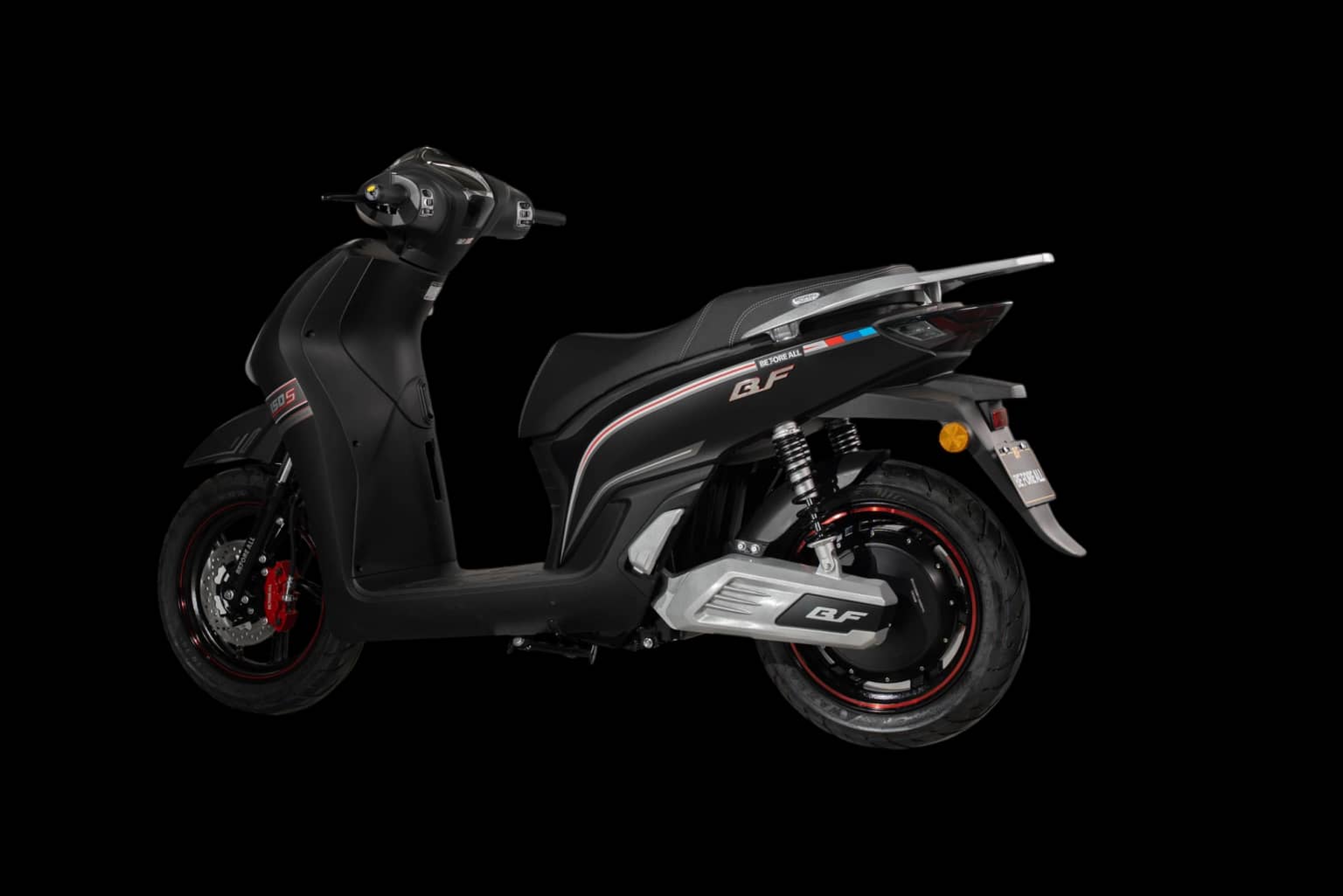 Before All BF150S màu đen mờ chụp studio trên nền đen