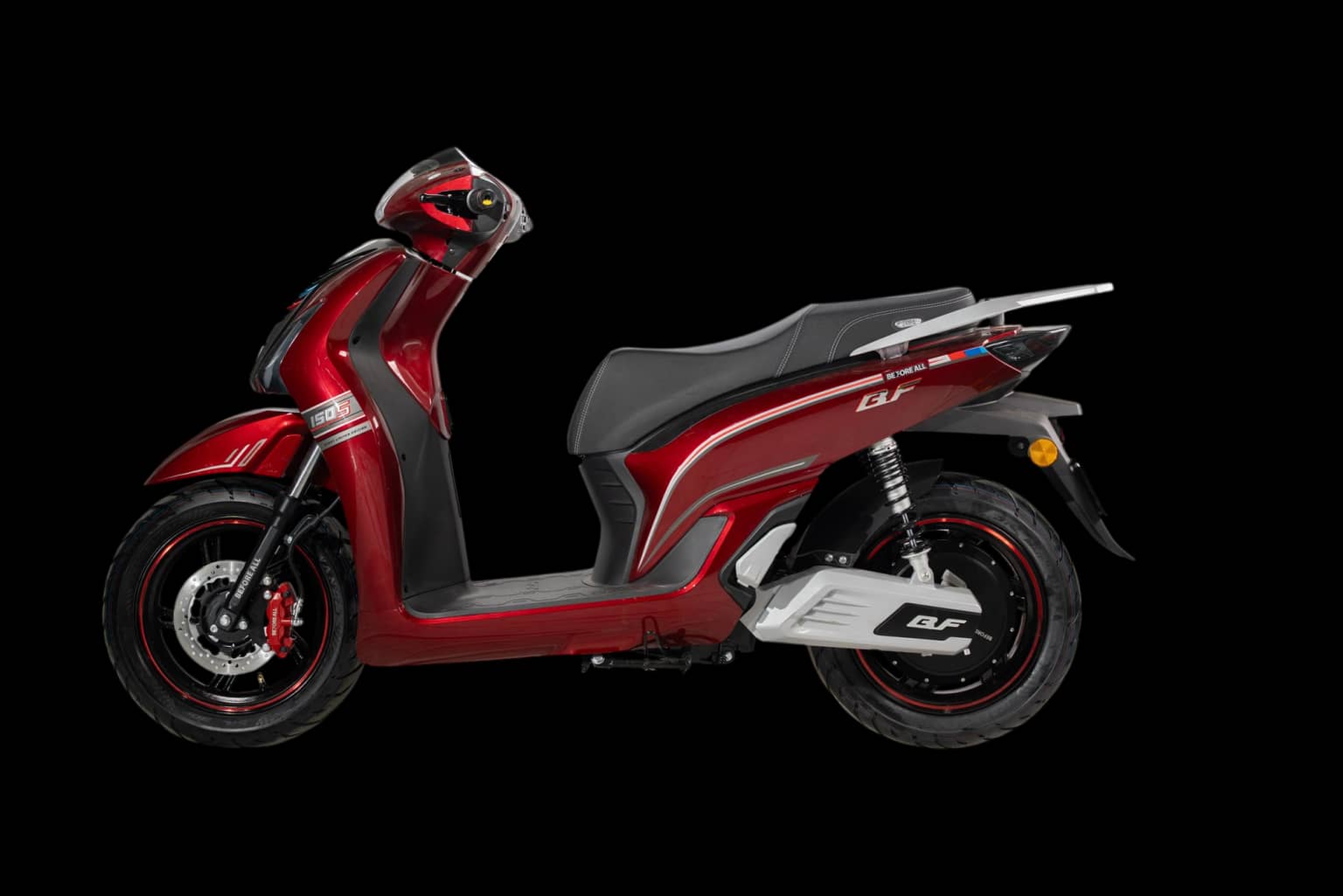 Before All BF150S màu đỏ bóng chụp studio, nhìn ngang thân xe