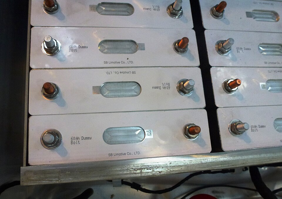 Khối pin lithium LFP ghép từ nhiều cell, thiết kế tương thích ngược cho các dòng xe Before All